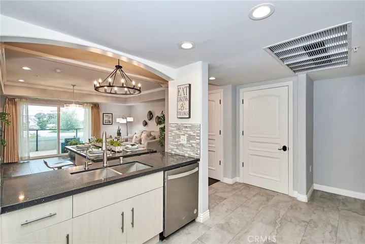 1598 Long Beach Boulevard Unit 205, Long Beach, California 90813