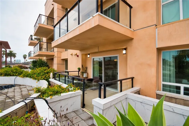 1598 Long Beach Boulevard Unit 205, Long Beach, California 90813
