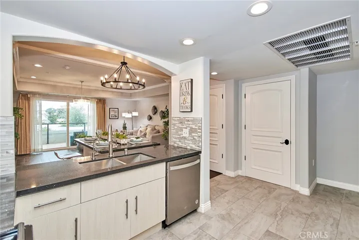 1598 Long Beach Boulevard Unit 205, Long Beach, California 90813