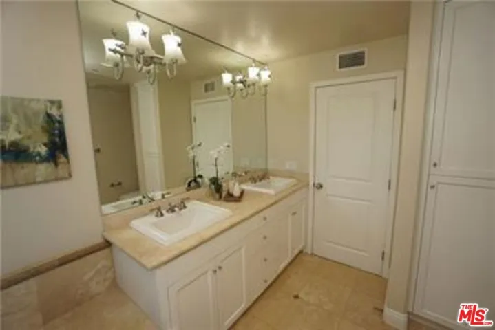 1208 Tennyson Street Unit 1, Manhattan Beach, California 90266