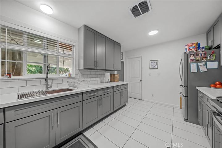 6710 Yucca Avenue, Rialto, California 92376