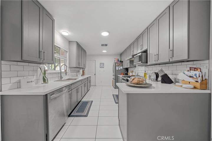 6710 Yucca Avenue, Rialto, California 92376