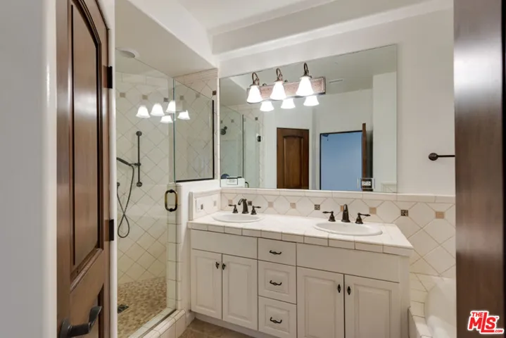 1457 12th Street Unit C, Manhattan Beach, California 90266
