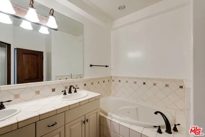 1457 12th Street Unit C, Manhattan Beach, California 90266
