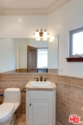 1457 12th Street Unit C, Manhattan Beach, California 90266