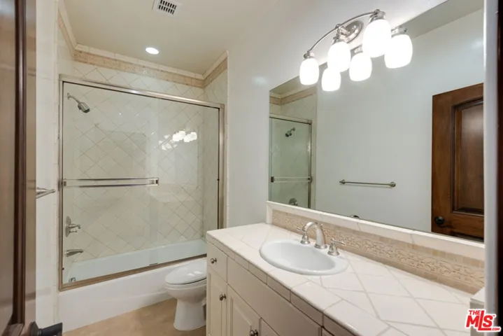 1457 12th Street Unit C, Manhattan Beach, California 90266