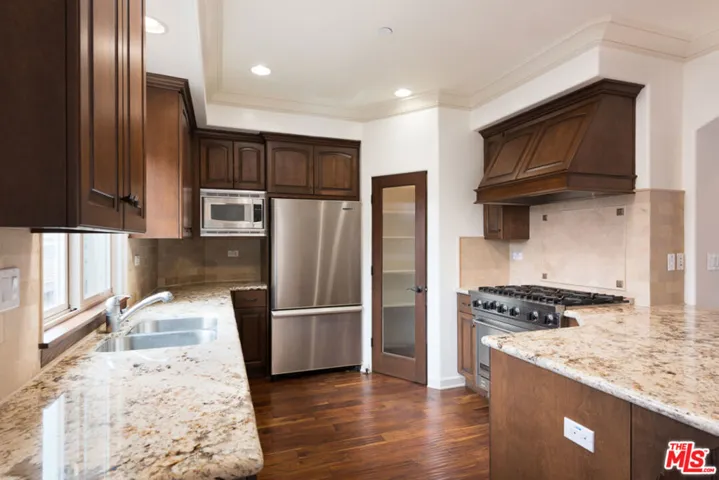 1457 12th Street Unit C, Manhattan Beach, California 90266