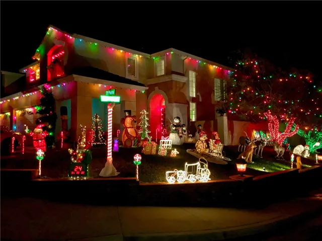 If you like decorating for the holidays, you definitely have options. :)