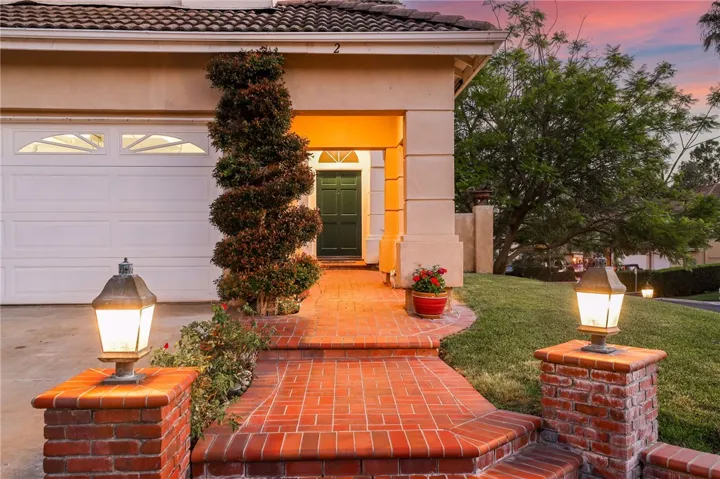 Nice front walk way but still room up there to put a porch side area, or even a gate entry