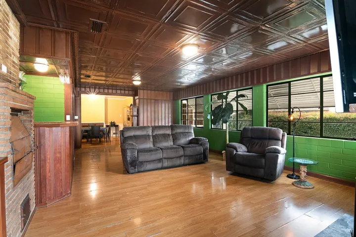 1549 Western Avenue, Glendale, California 91201