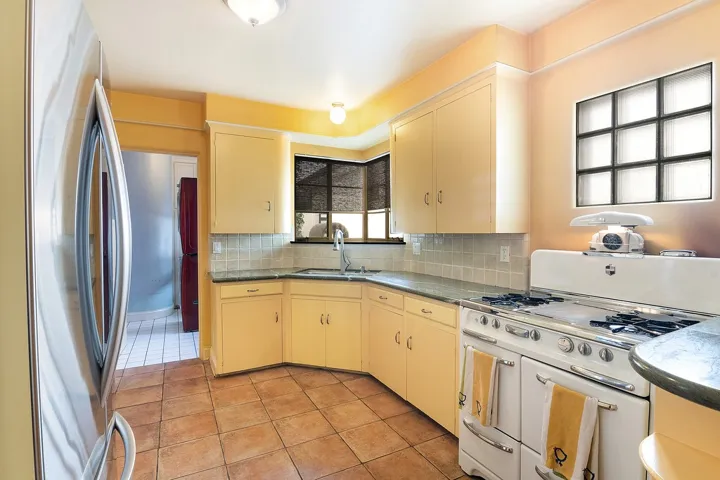 1549 Western Avenue, Glendale, California 91201