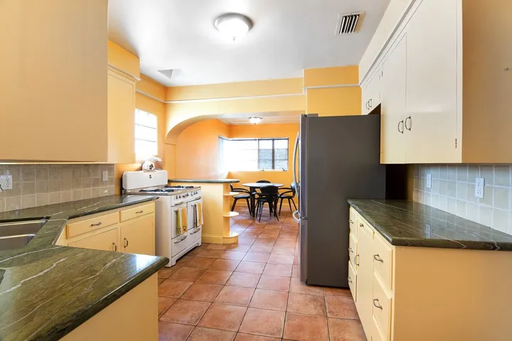 1549 Western Avenue, Glendale, California 91201