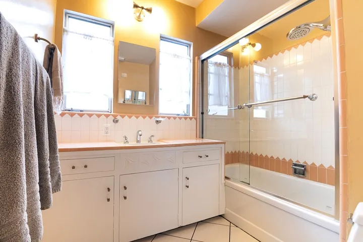 1549 Western Avenue, Glendale, California 91201