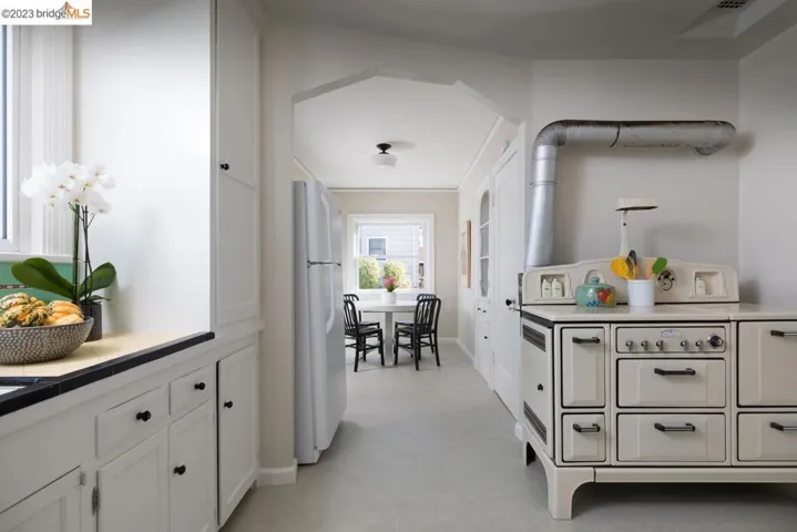 2246 Carleton, Berkeley, California 94704