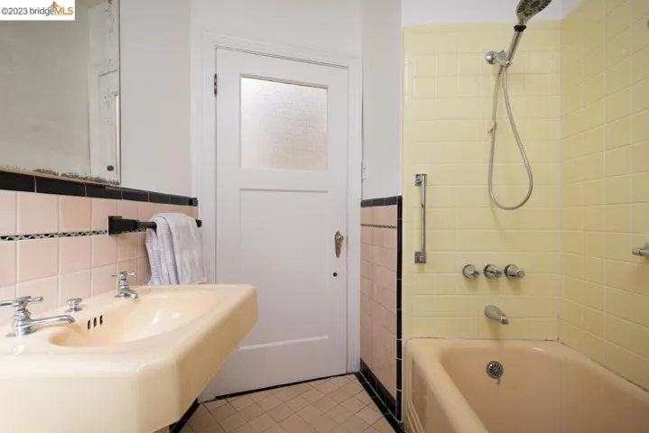 2246 Carleton, Berkeley, California 94704