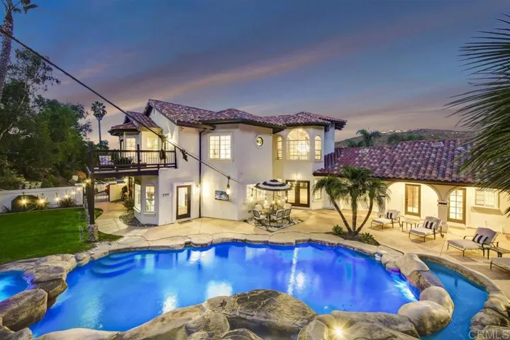 2444 Flametree Road, Vista, California 92084
