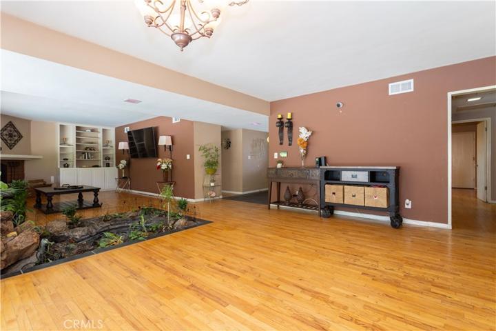 Dining area, hallways to bedrooms.