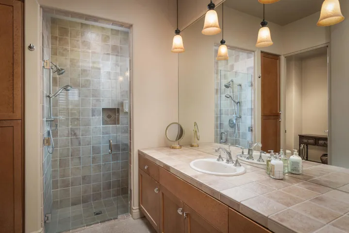 Guest Bath 1