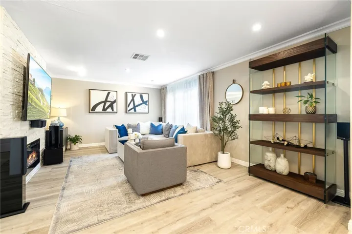 Living room with fireplace decked with stone veneer.