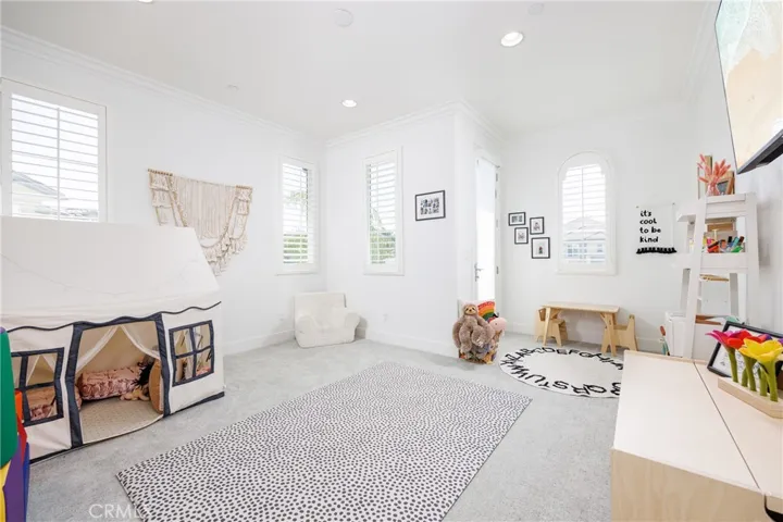 Loft includes a lovely front-of-the-house balcony