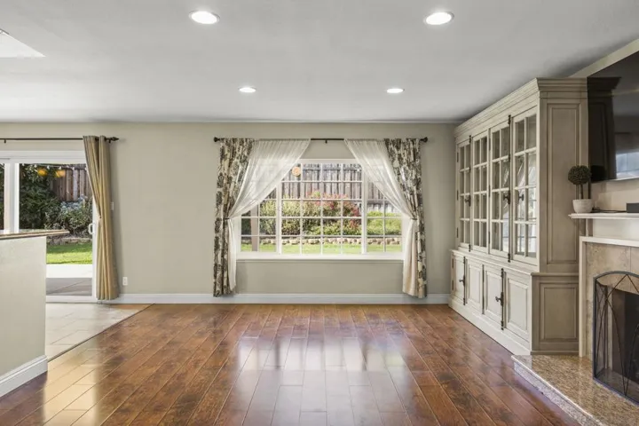8831 Tacoma St, Ventura, California 93004
