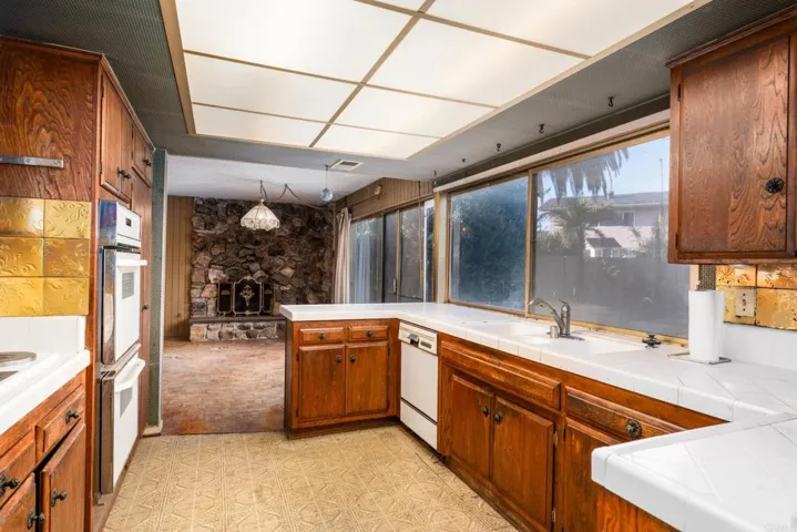 3550 Goldenrod Circle, Seal Beach, California 90740