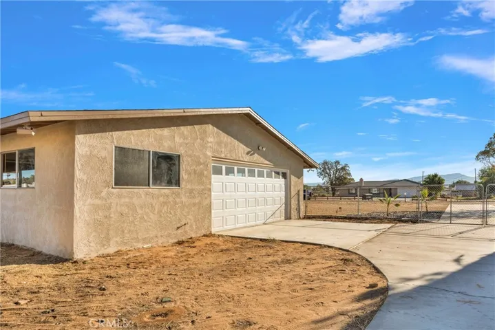 13870 Hopi Road, Apple Valley, California 92308