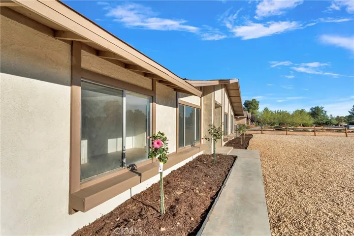 13870 Hopi Road, Apple Valley, California 92308
