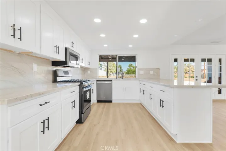 13870 Hopi Road, Apple Valley, California 92308