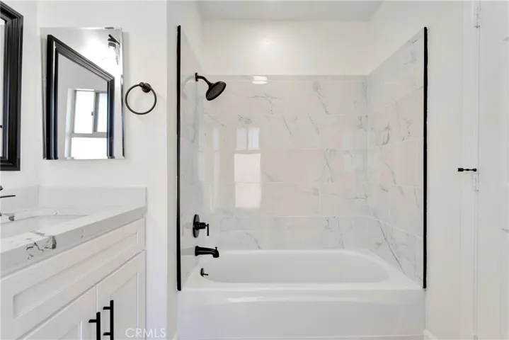 13870 Hopi Road, Apple Valley, California 92308