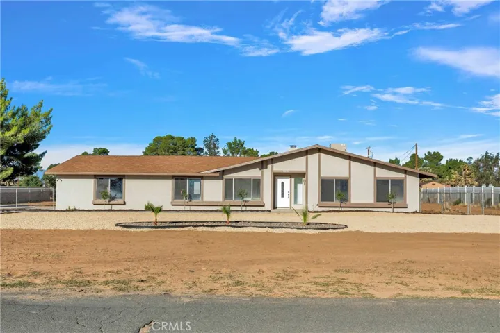 13870 Hopi Road, Apple Valley, California 92308