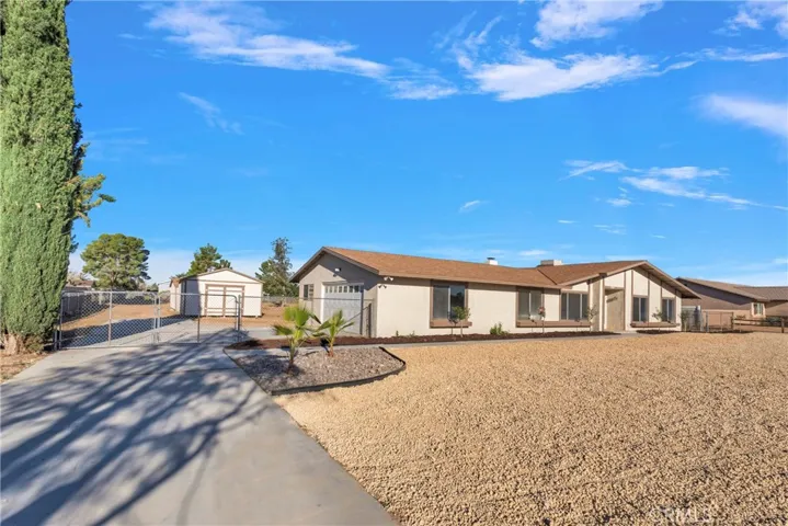 13870 Hopi Road, Apple Valley, California 92308