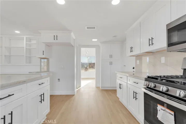 13870 Hopi Road, Apple Valley, California 92308