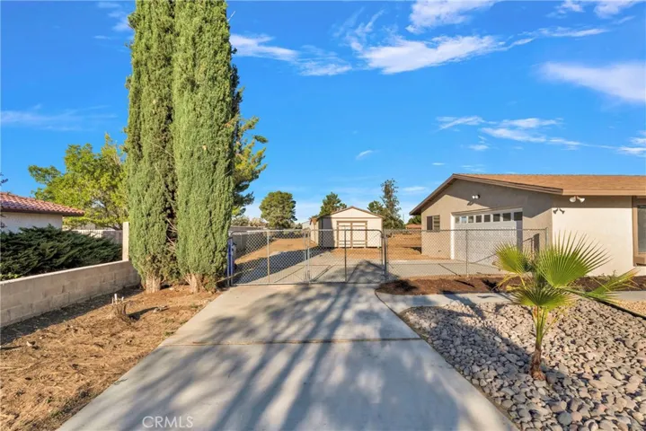 13870 Hopi Road, Apple Valley, California 92308