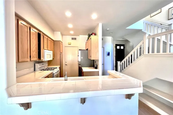 Kitchen with breakfast bar