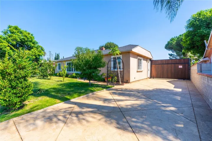 8546 Woodley Avenue, North Hills, California 91343