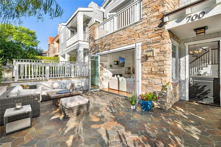 700 Acacia Avenue, Corona del Mar, California 92625
