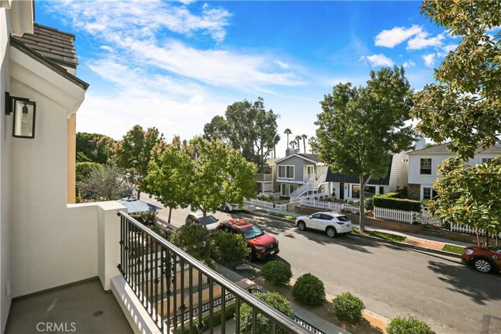 512 Fernleaf Avenue Unit 1, Corona del Mar, California 92625