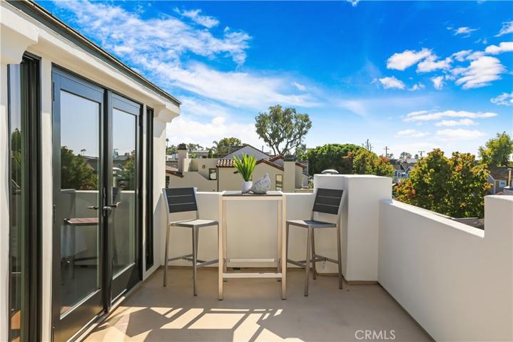 512 Fernleaf Avenue Unit 1, Corona del Mar, California 92625