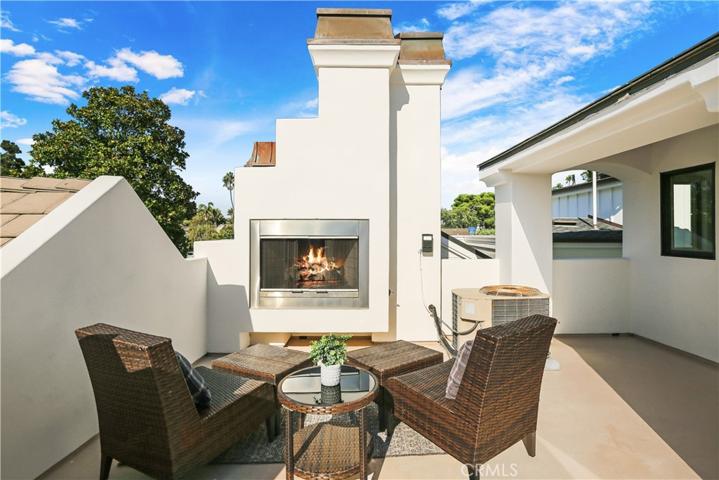 512 Fernleaf Avenue Unit 1, Corona del Mar, California 92625