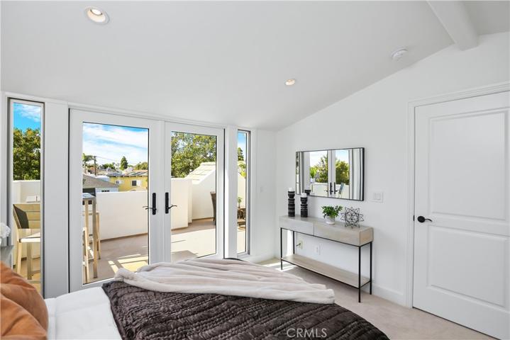 512 Fernleaf Avenue Unit 1, Corona del Mar, California 92625