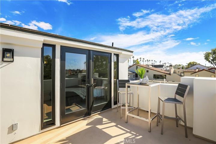 512 Fernleaf Avenue Unit 1, Corona del Mar, California 92625