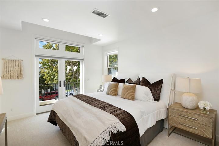 512 Fernleaf Avenue Unit 1, Corona del Mar, California 92625