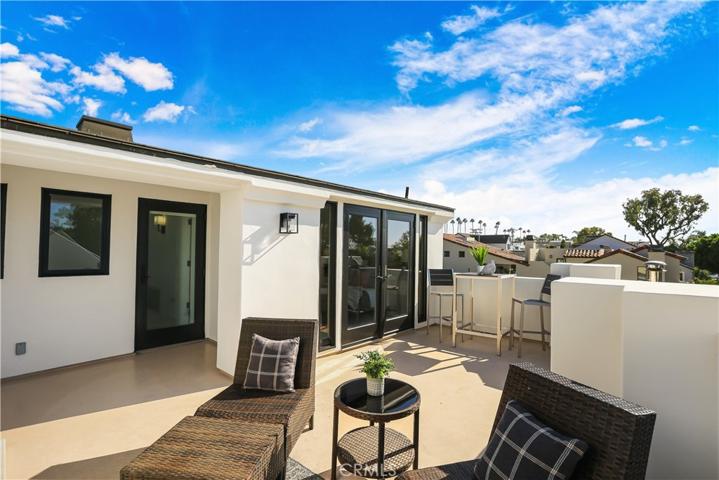 512 Fernleaf Avenue Unit 1, Corona del Mar, California 92625