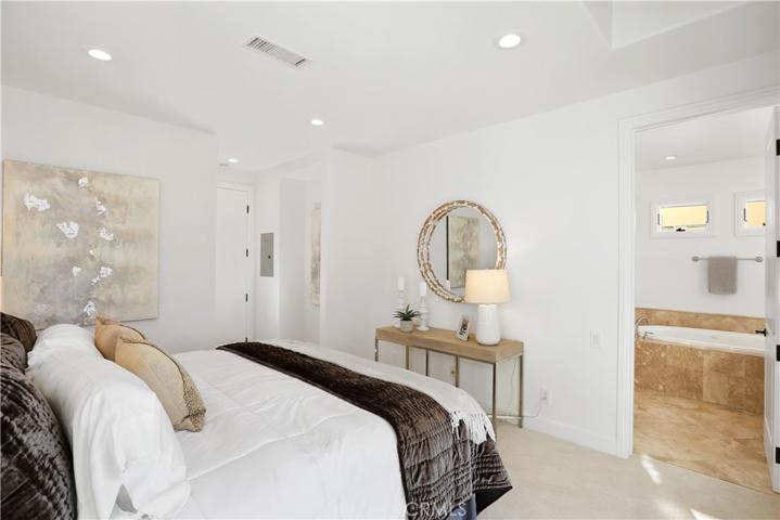 512 Fernleaf Avenue Unit 1, Corona del Mar, California 92625