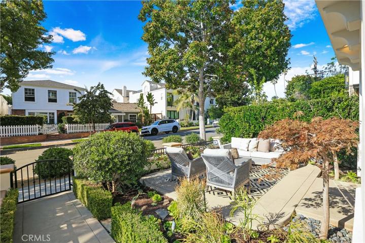 512 Fernleaf Avenue Unit 1, Corona del Mar, California 92625