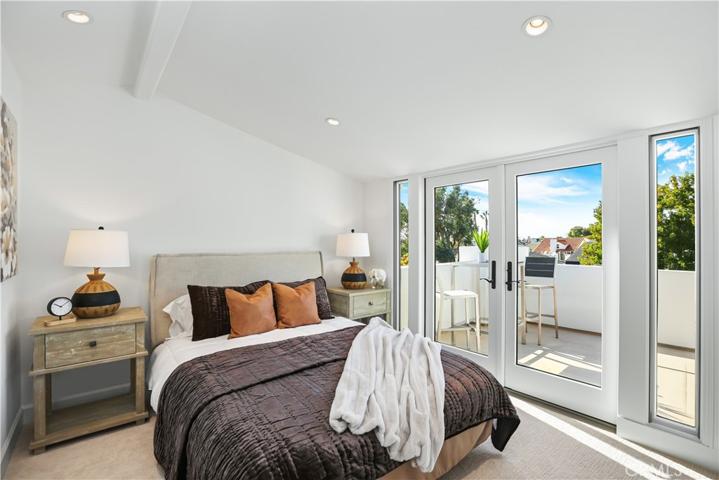 512 Fernleaf Avenue Unit 1, Corona del Mar, California 92625