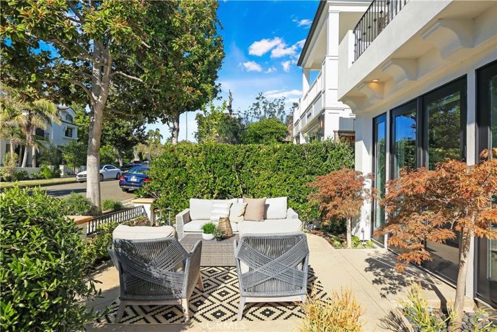512 Fernleaf Avenue Unit 1, Corona del Mar, California 92625