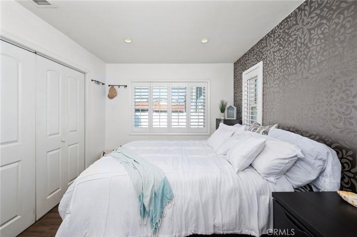 3330 E 10th Street, Long Beach, California 90804