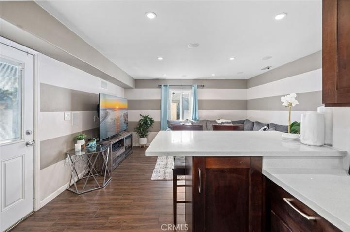 3330 E 10th Street, Long Beach, California 90804